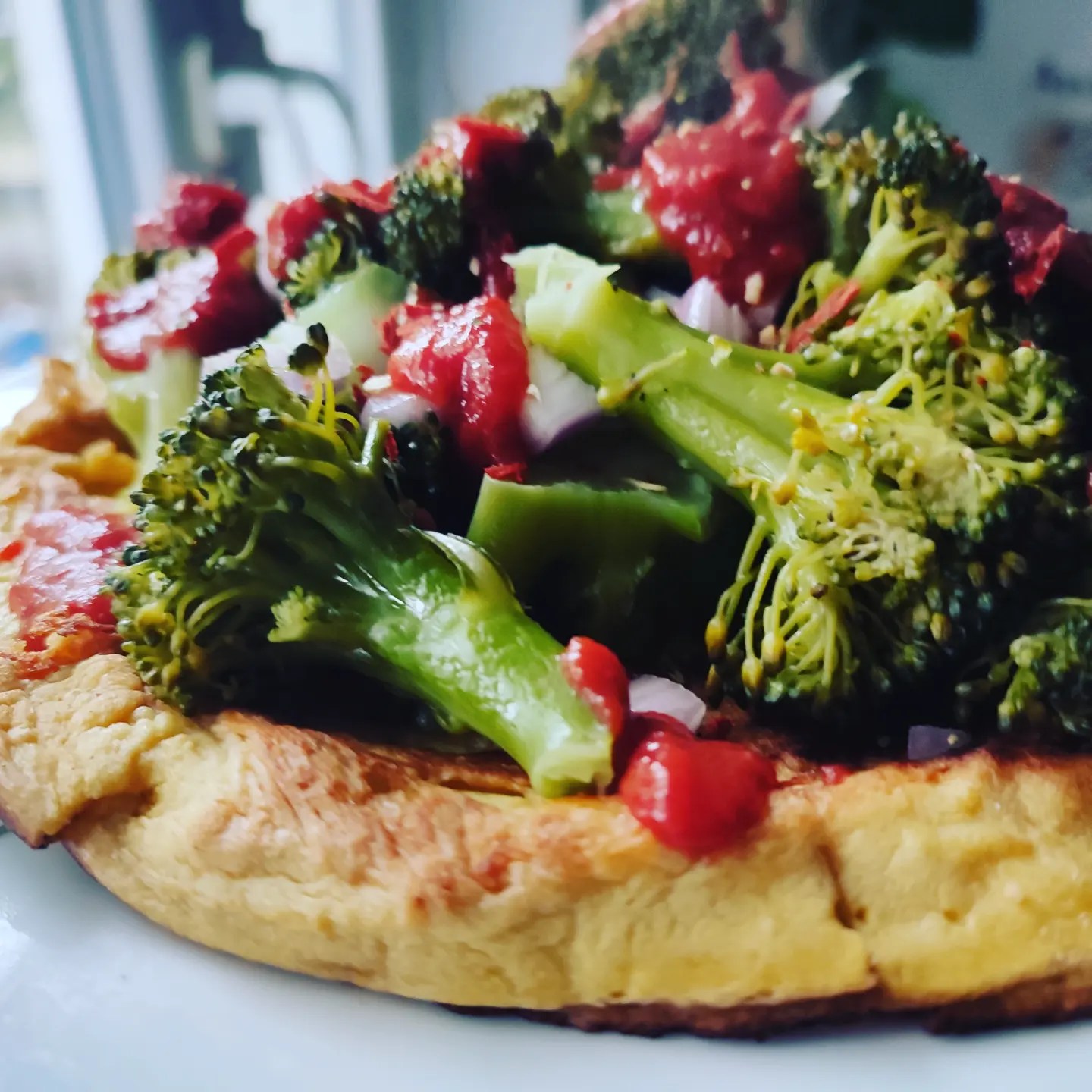 Łubinowy naleśnik z brokułami