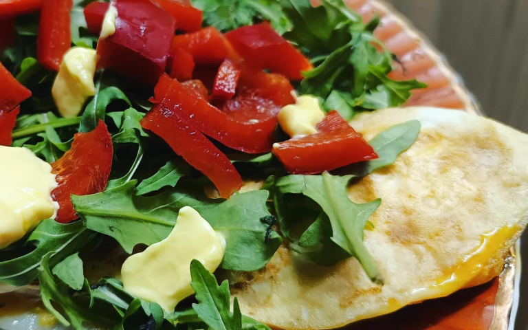 keto naleśnik jajka sadzone