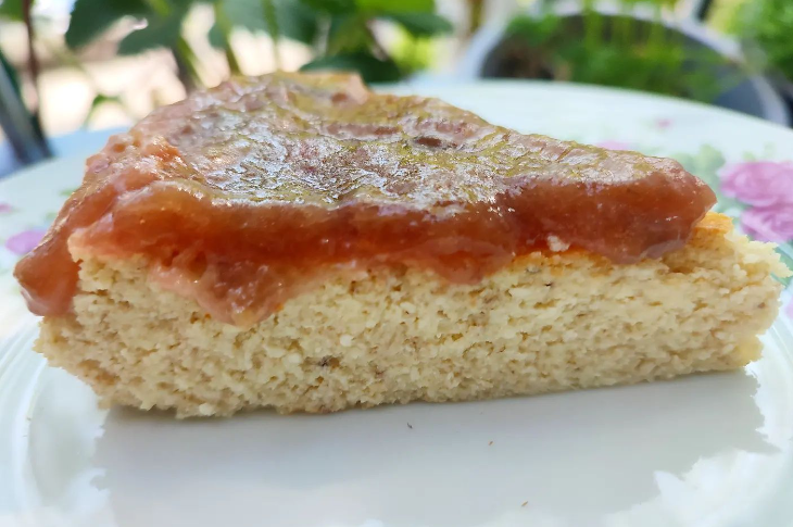 Sernik z białym makiem i polewą z rabarbaru bez cukru, keto sero - mak