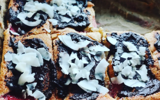 Keto ciasto z truskawkami