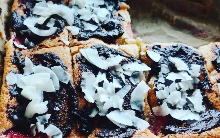 Keto ciasto z truskawkami