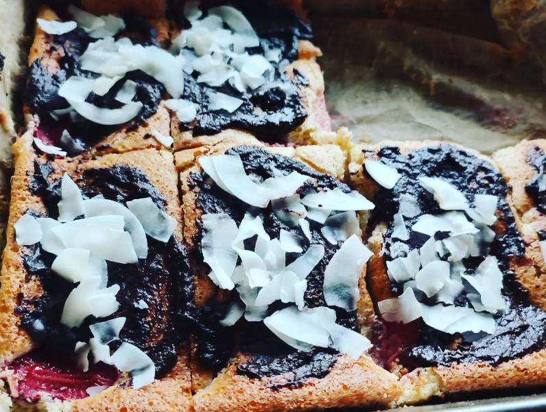 Keto ciasto z truskawkami