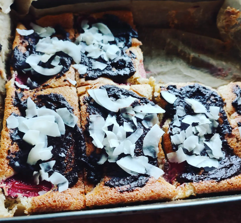 Keto ciasto z truskawkami