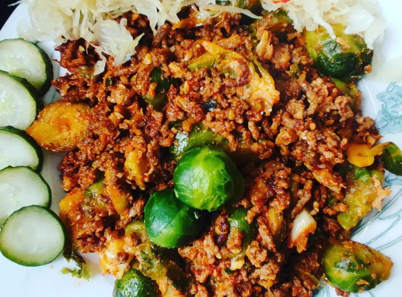 Keto brukselka z mięsem mielonym