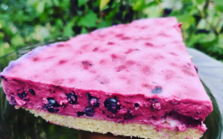 Keto pianka jogurtowo porzeczkowa