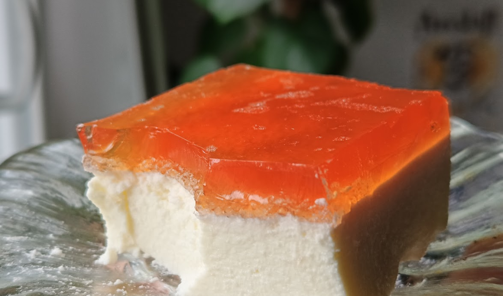 Keto waniliowy sernik na zimno z budyniem