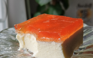 Keto waniliowy sernik na zimno z budyniem