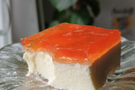 Keto waniliowy sernik na zimno z budyniem