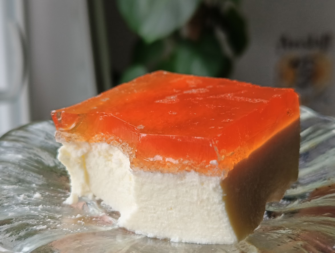 Keto waniliowy sernik na zimno z budyniem