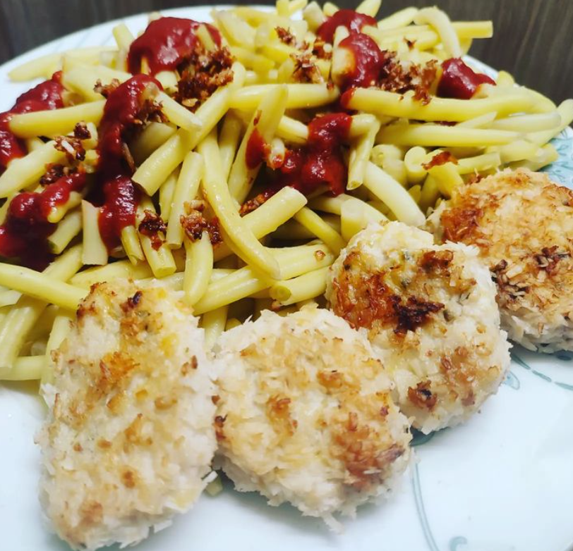 Mielone kotleciki z piersi z kurczaka z serem i panierką kokosową