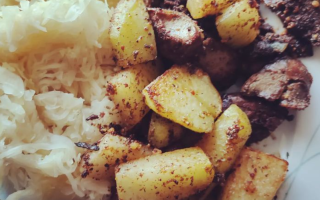 keto wątróbka z kostką z kalarepy