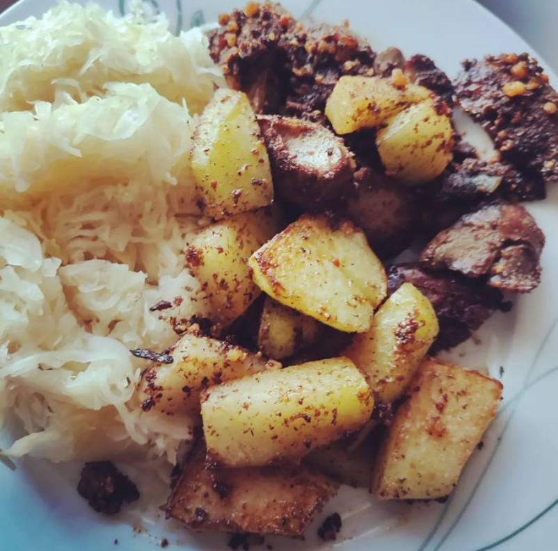 keto wątróbka z kostką z kalarepy