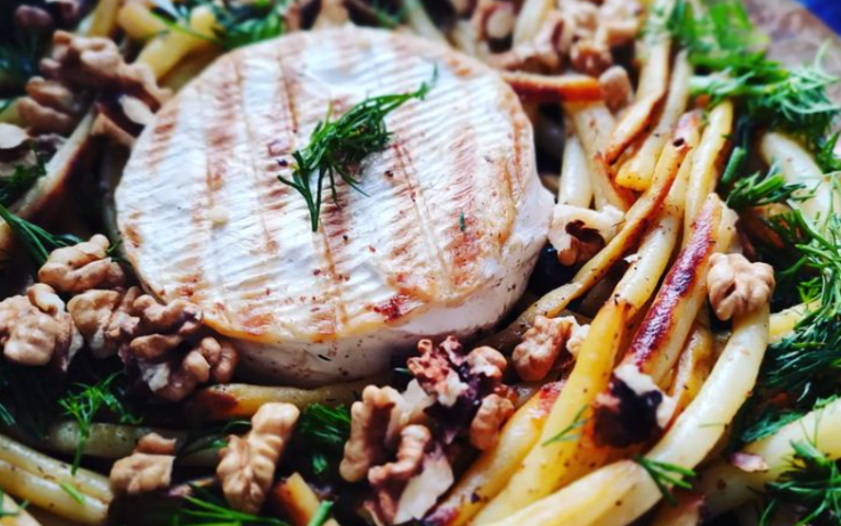 keto obiad fasolka szparagowa z camembertem