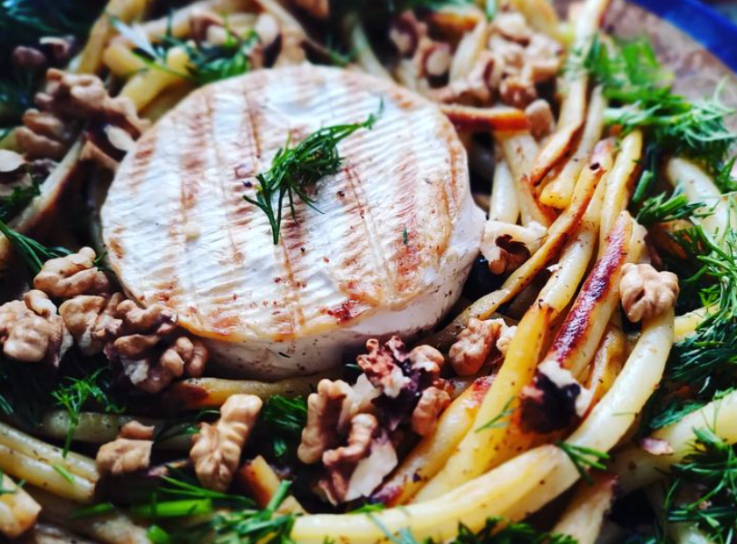 keto obiad fasolka szparagowa z camembertem