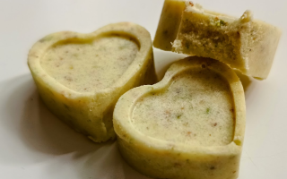 Keto białe czekoladki z pistacjami