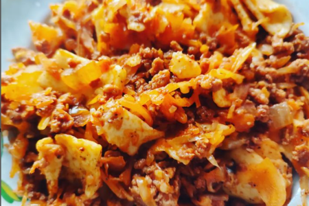 Keto łazanki w sosie pomidorowym