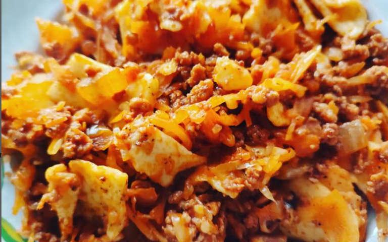 Keto łazanki w sosie pomidorowym