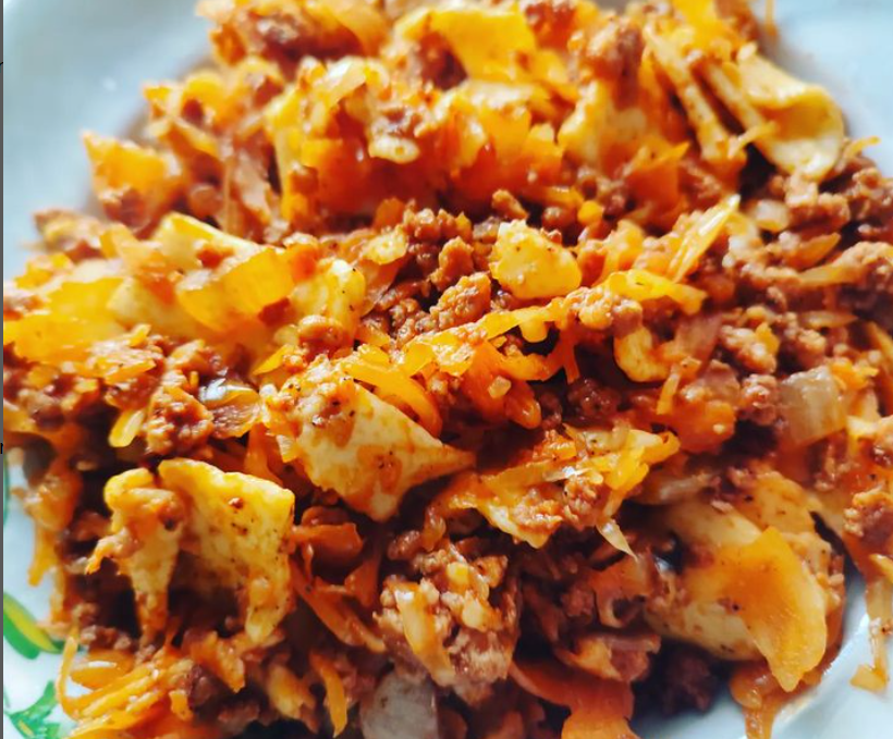 Keto łazanki w sosie pomidorowym