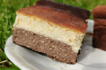 Dwu kolorowy keto sernik z białym makiem
