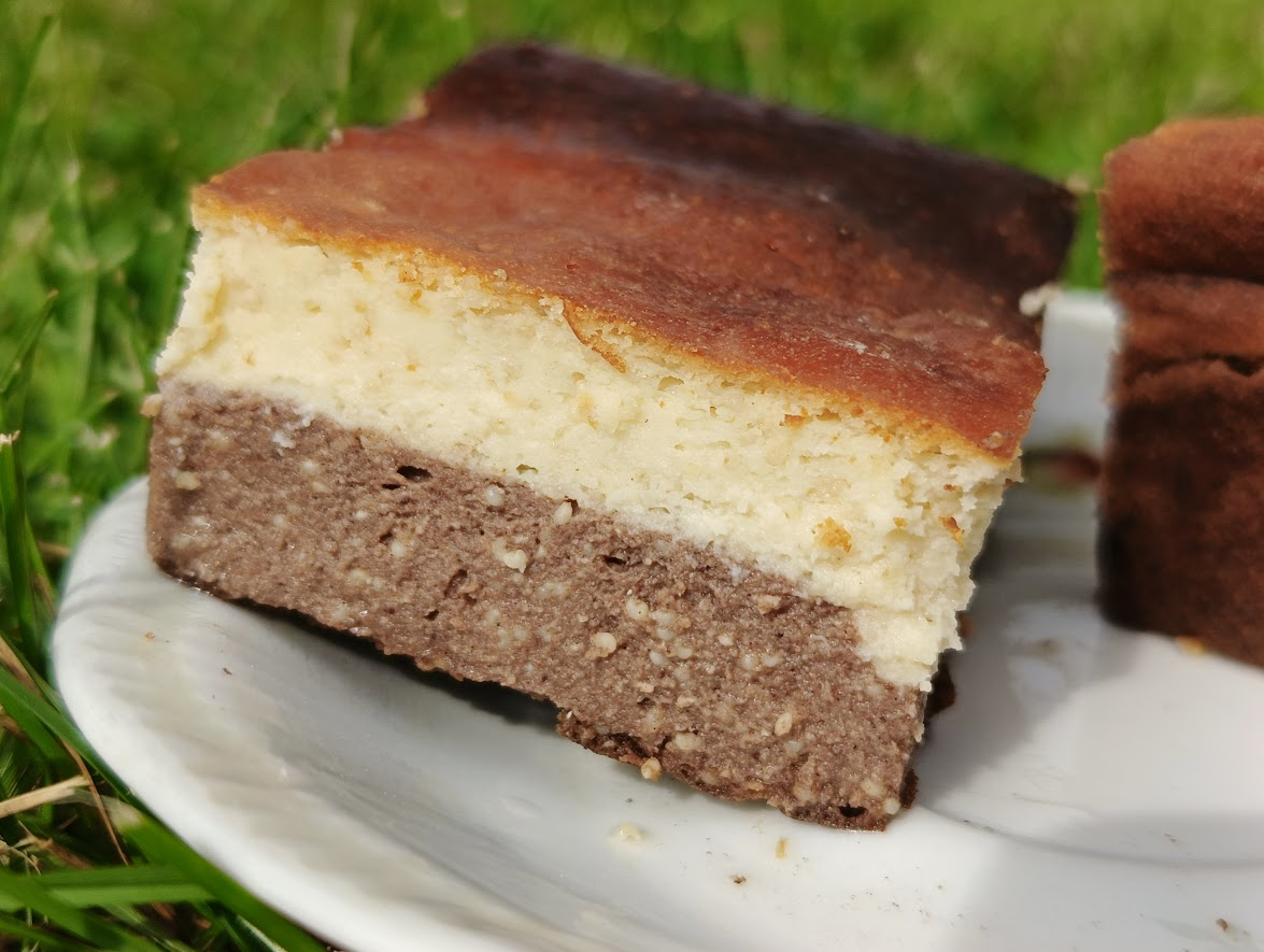 Dwu kolorowy keto sernik z białym makiem