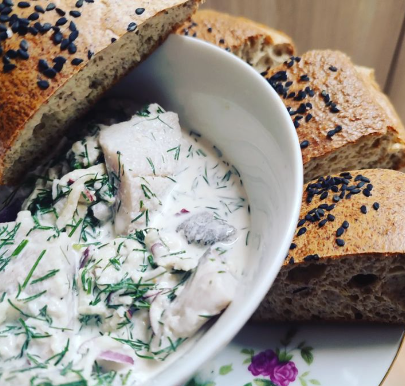 Keto Śledzie w sosie śmietankowo koperkowym