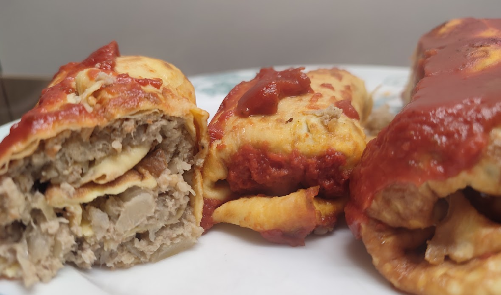 Keto naleśniki zapiekane z mięsem