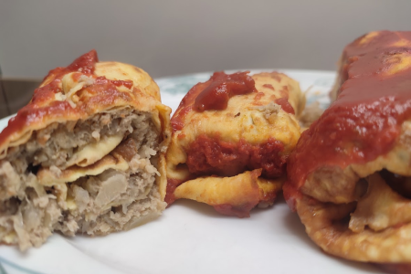 Keto naleśniki zapiekane z mięsem