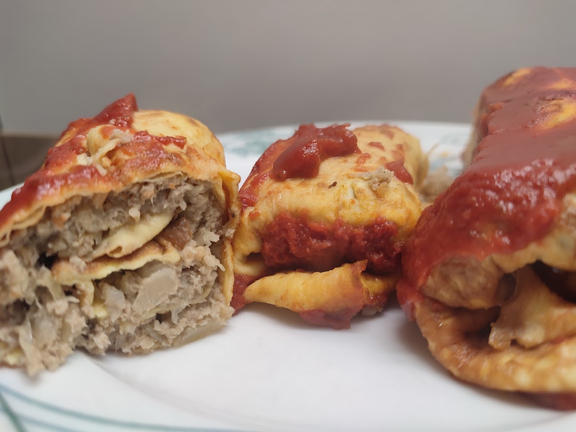 Keto naleśniki zapiekane z mięsem