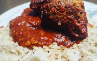 Pierś z indyka w sosie pomidorowym