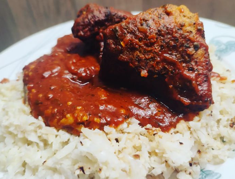 Pierś z indyka w sosie pomidorowym