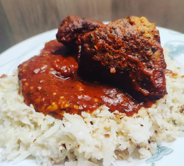 Pierś z indyka w sosie pomidorowym