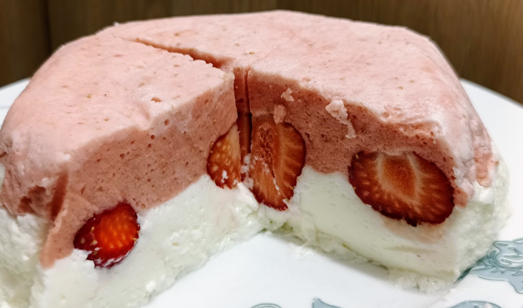 Pianka jogurtowo truskawkowa