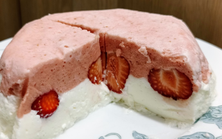 Pianka jogurtowo truskawkowa