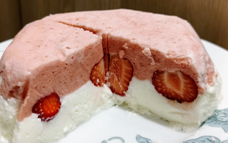 Pianka jogurtowo truskawkowa