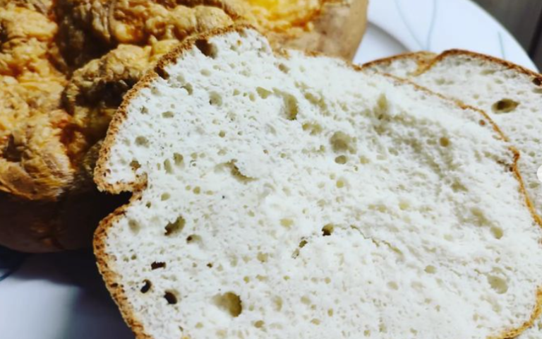 Keto jasne bułki serowe