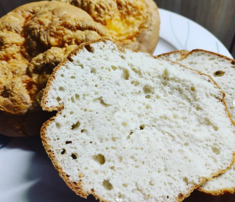 Keto jasne bułki serowe