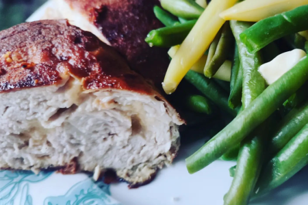 Soczyste roladki z kurczaka nadziewane serem