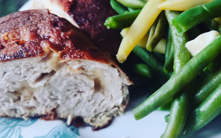 Soczyste roladki z kurczaka nadziewane serem