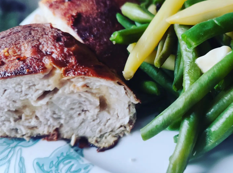 Soczyste roladki z kurczaka nadziewane serem