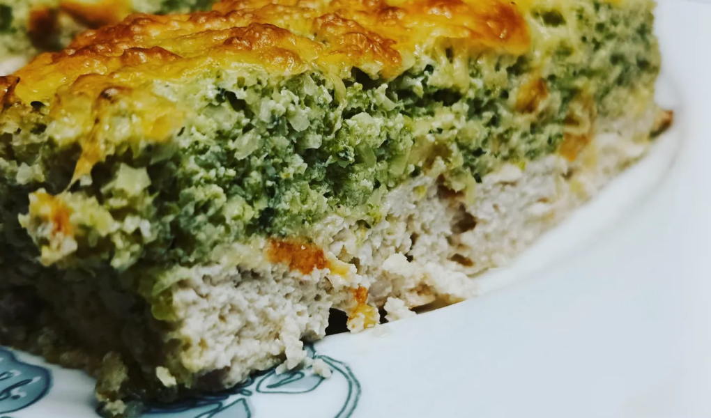 Keto zapiekanka z mięsem mielonym i brokułem