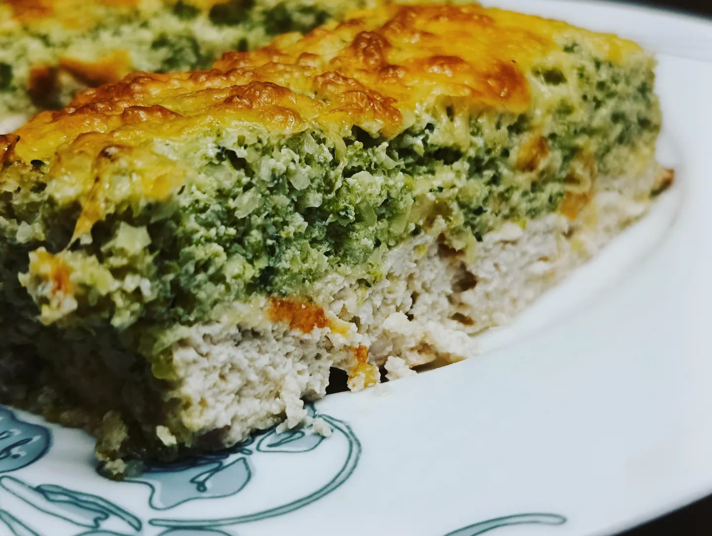 Keto zapiekanka z mięsem mielonym i brokułem