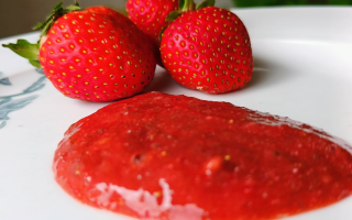 Surowy keto dżem truskawkowy