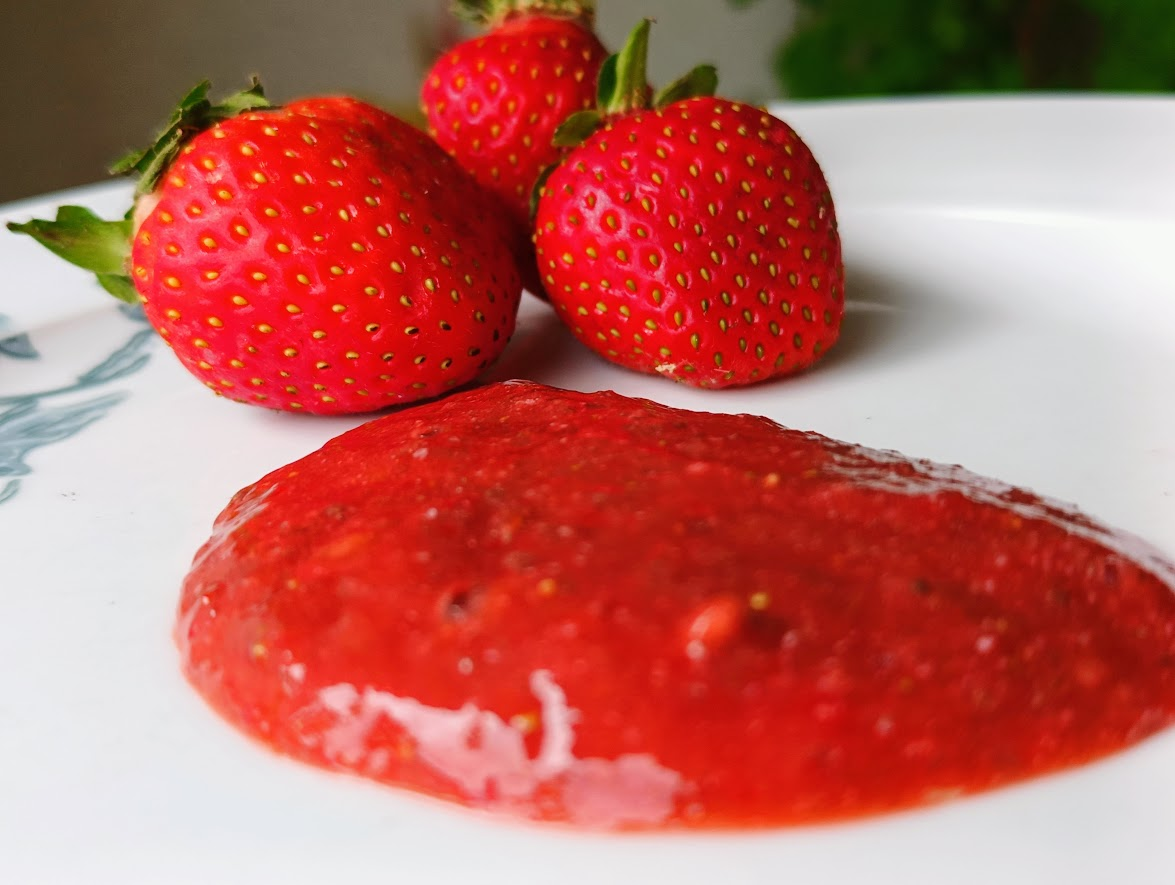 Surowy keto dżem truskawkowy