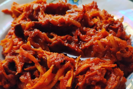 Keto potrawka z indyka i selera w sosie pomidorowym