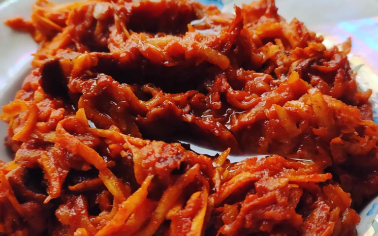 Keto potrawka z indyka i selera w sosie pomidorowym