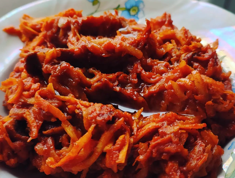 Keto potrawka z indyka i selera w sosie pomidorowym