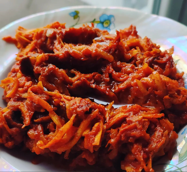 Keto potrawka z indyka i selera w sosie pomidorowym