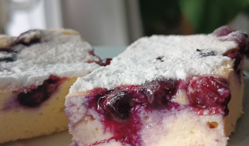 Jogurtowe keto ciasto z borówkami