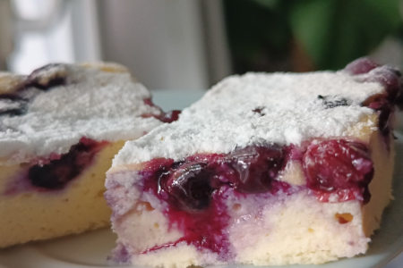 Jogurtowe keto ciasto z borówkami