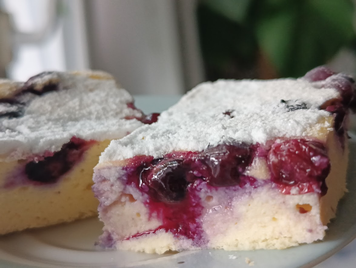 Jogurtowe keto ciasto z borówkami